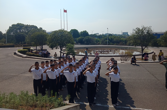 衡陽市蒸湘區(qū)仁愛實(shí)驗(yàn)中學(xué)|衡陽全日制|全寄宿|全封閉|半月假制初級(jí)中學(xué)